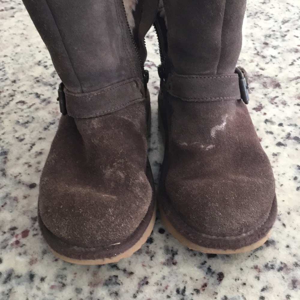 Girls Ugg Boots - Picture 2 of 7